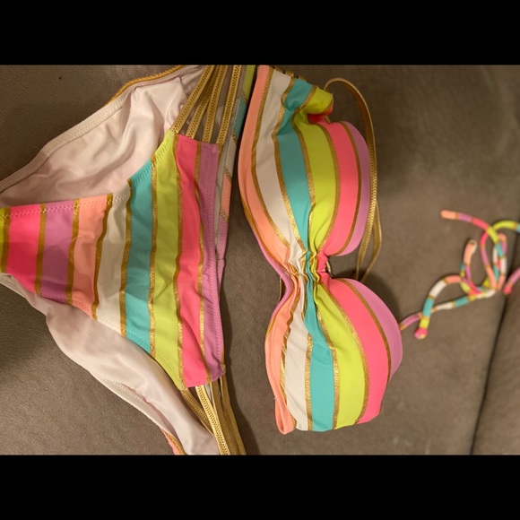 Victoria’s Secret Bikini - Picture 1 of 3